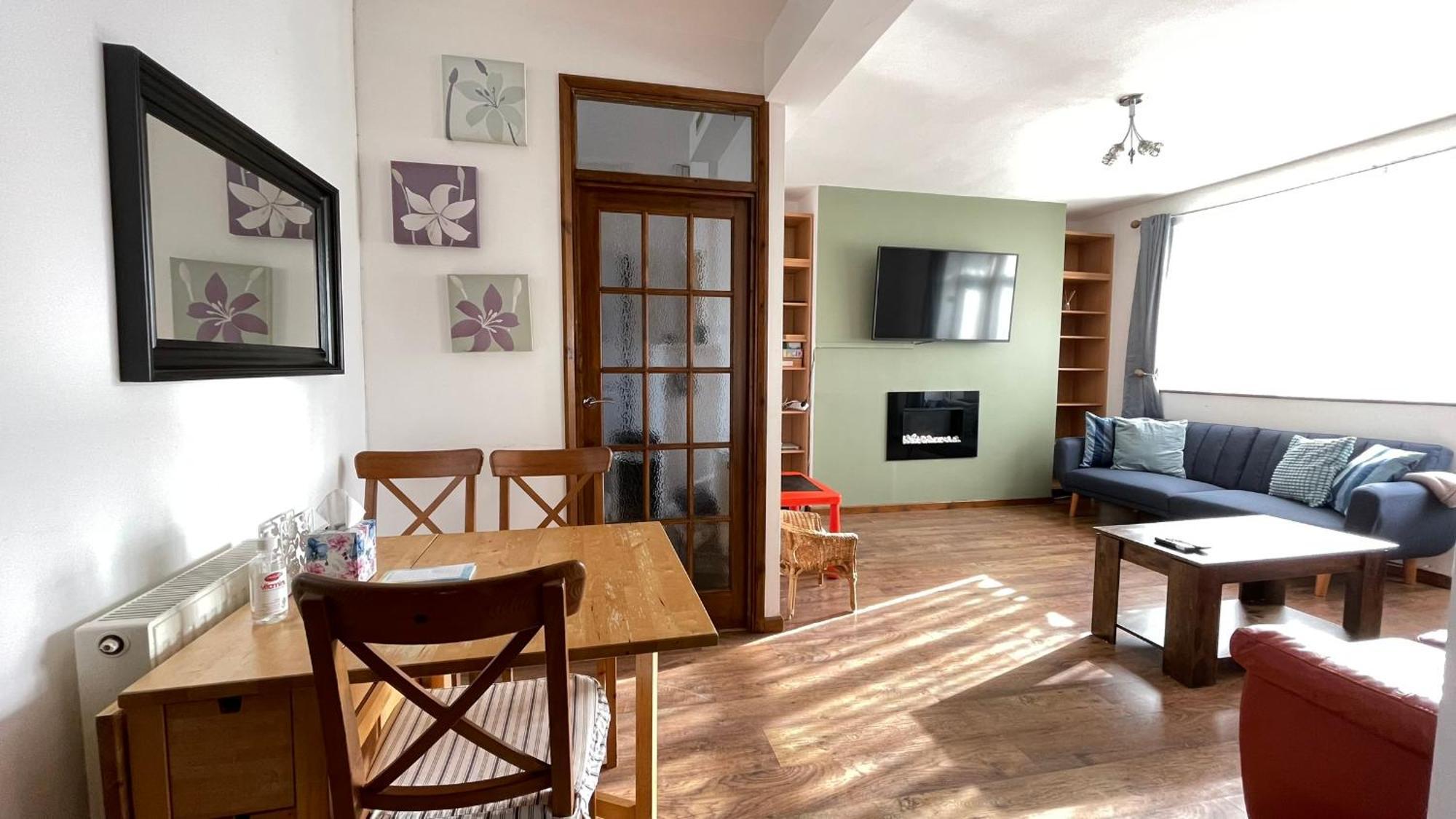 2 Bedrooms 2 Stations * Londra