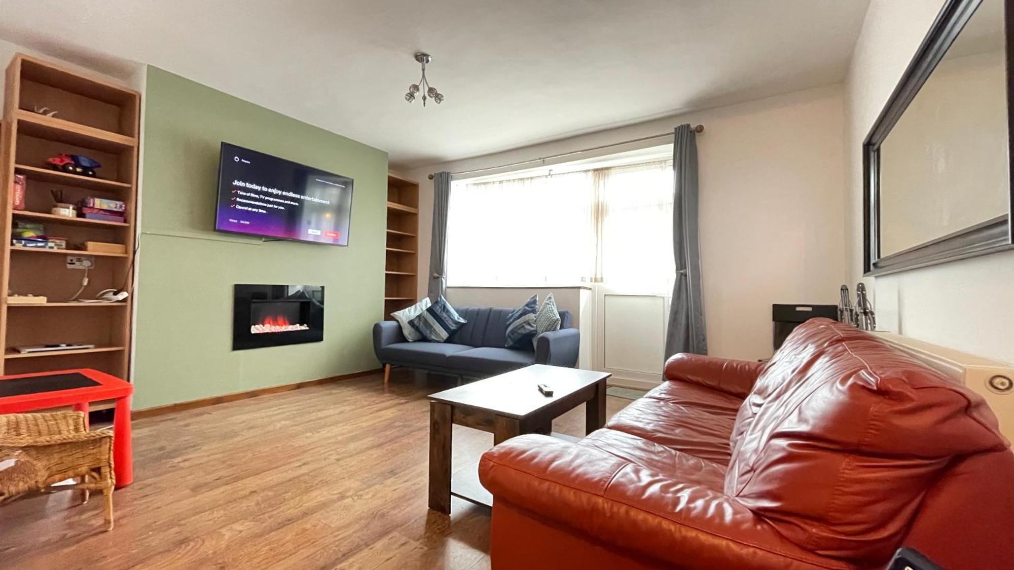 2 Bedrooms 2 Stations Apartment London