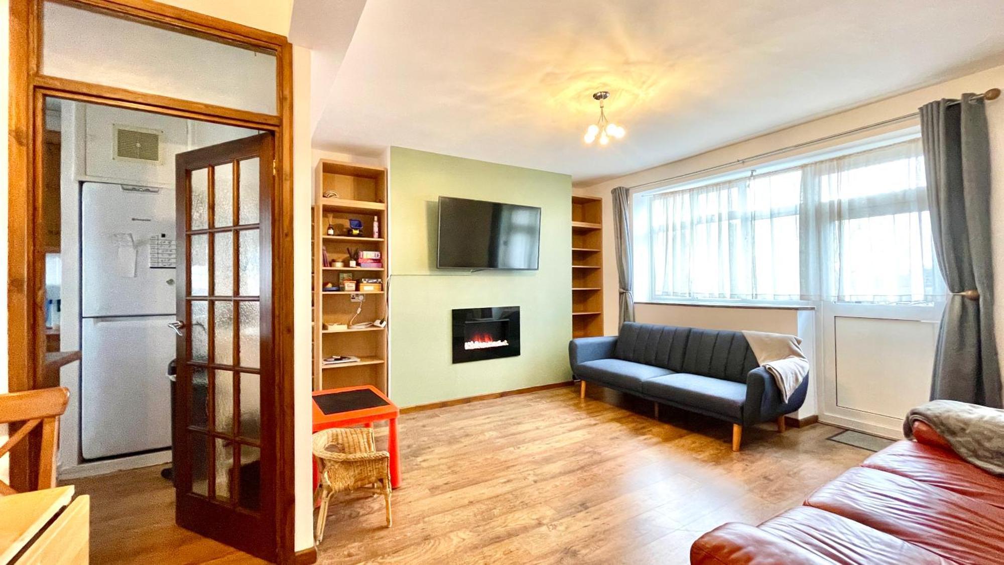 Apartment 2 Bedrooms 2 Stations London
