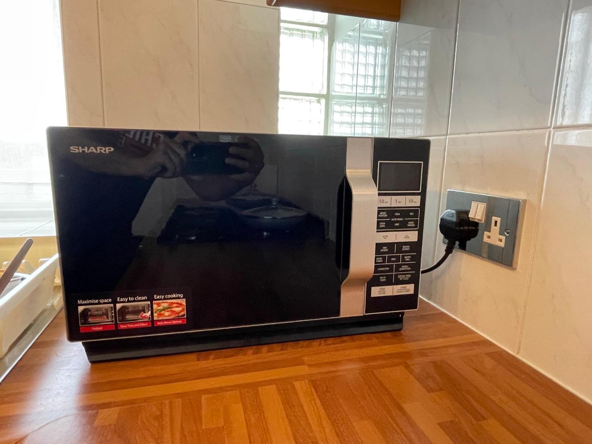 2 Bedrooms 2 Stations