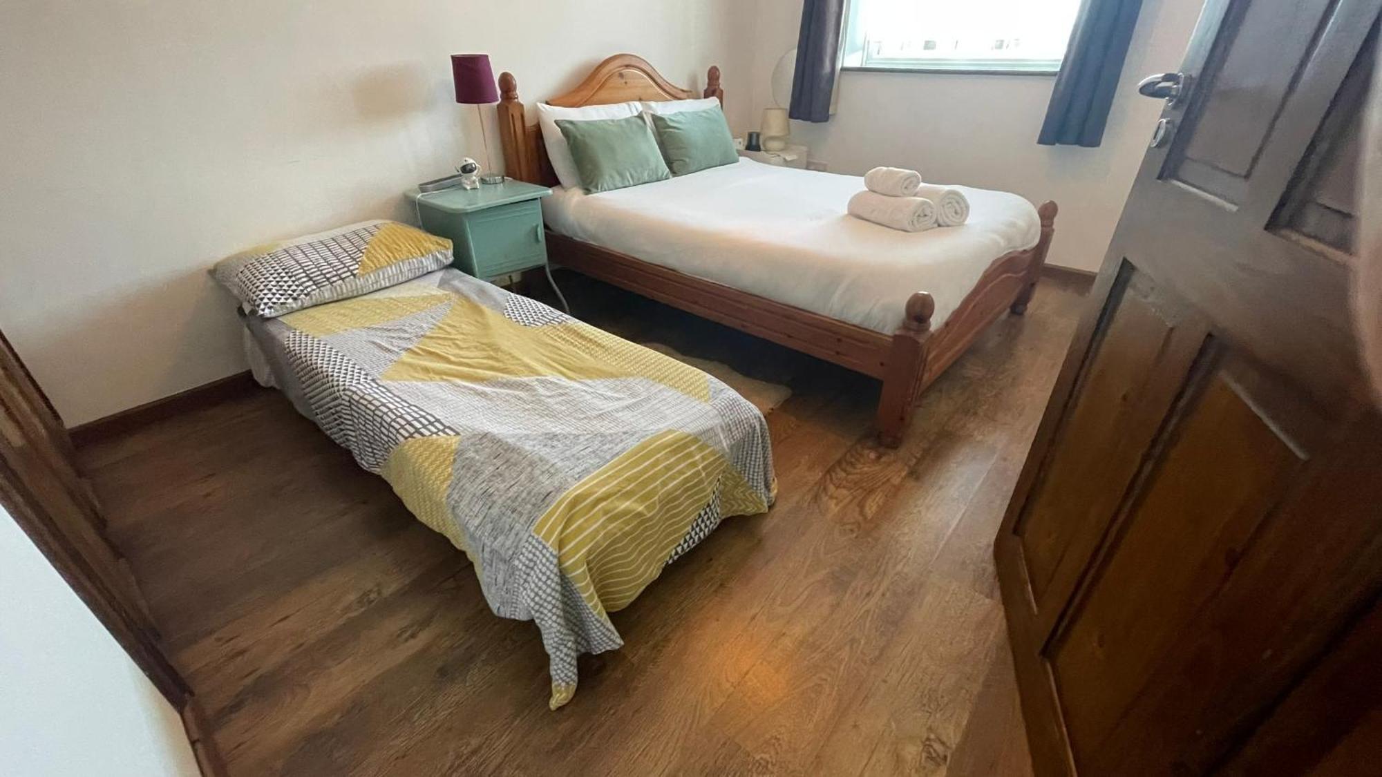 2 Bedrooms 2 Stations * London