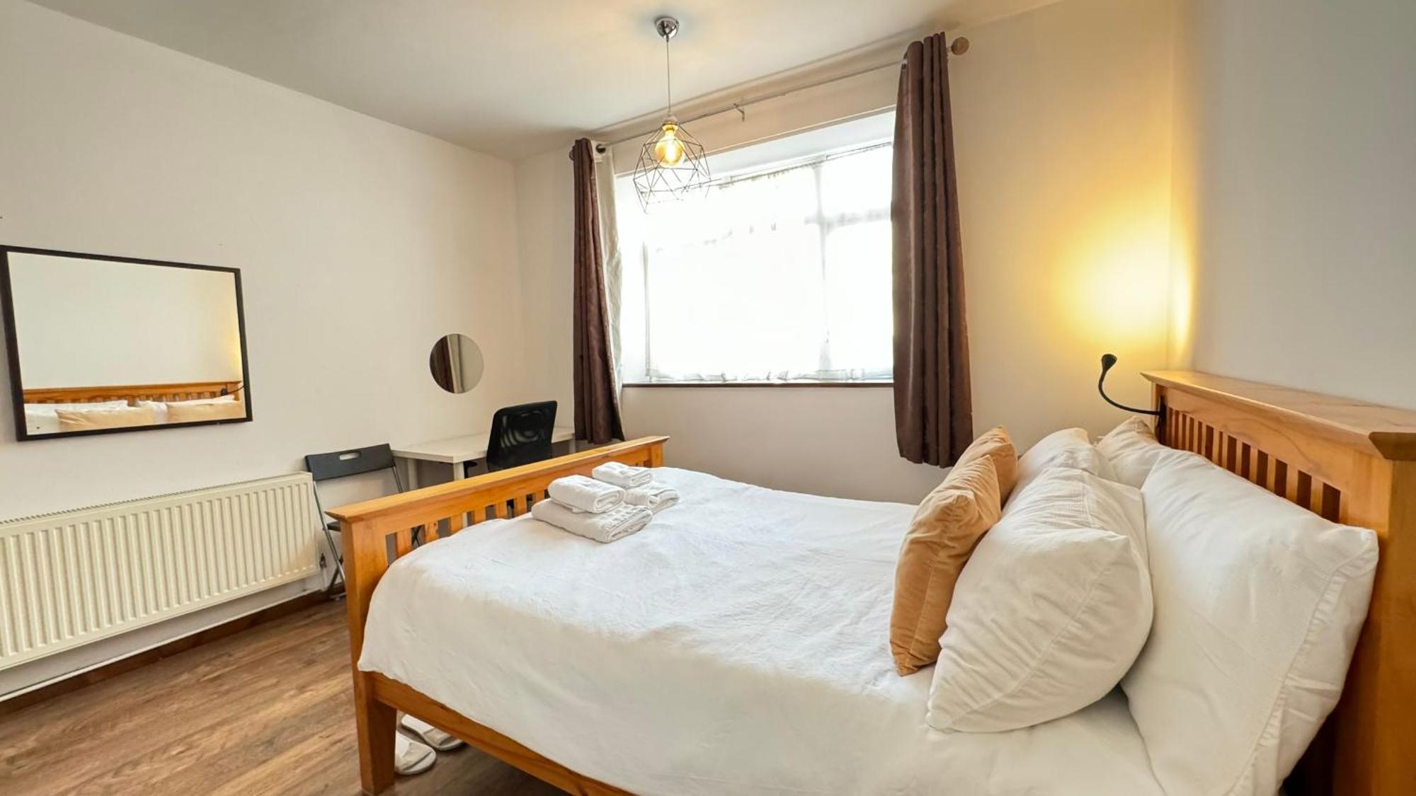 Apartment 2 Bedrooms 2 Stations London