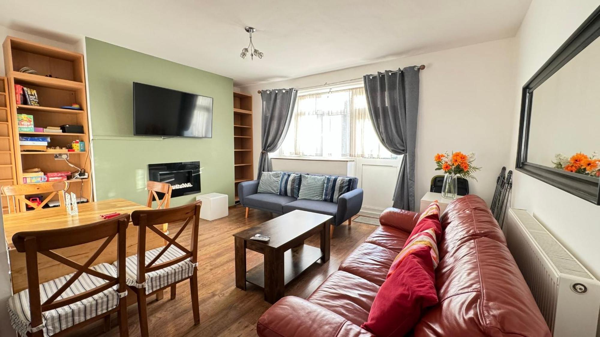 2 Bedrooms 2 Stations Apartment *